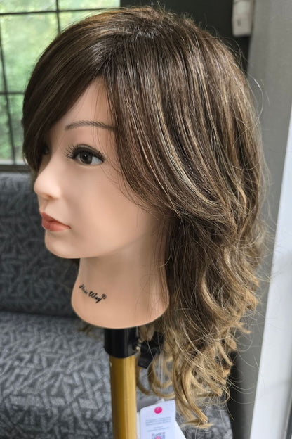 Reeves has Loose Flowing Waves