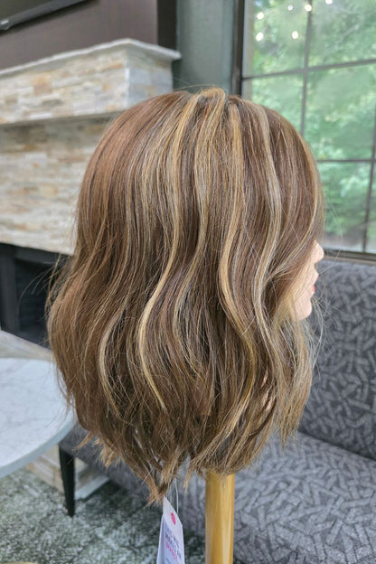 Somers Wig by Estetica Right Side View Gentle Waves in Color R8/26H