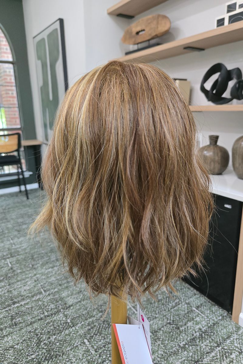 Somers Is A Medium Lenght Wig With Desconstructed Waves